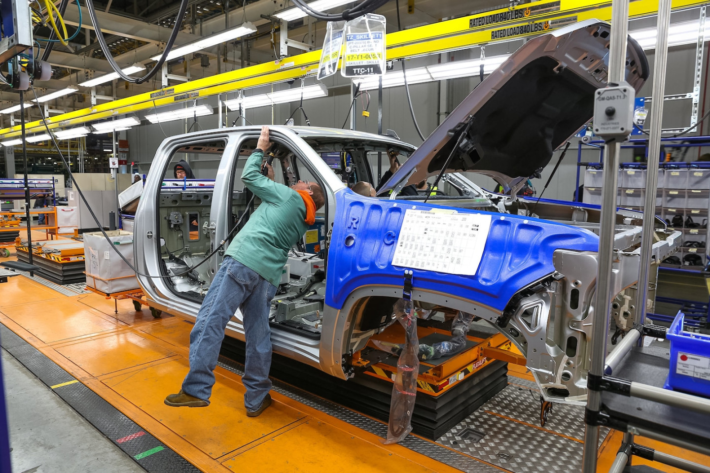 GM, Ford Shift More Than K UAW Workers to Permanent Status - The